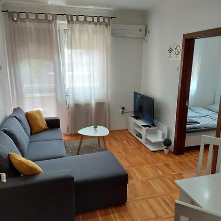 Smiley 2 - Subotica Centar Apartment Bagian luar foto