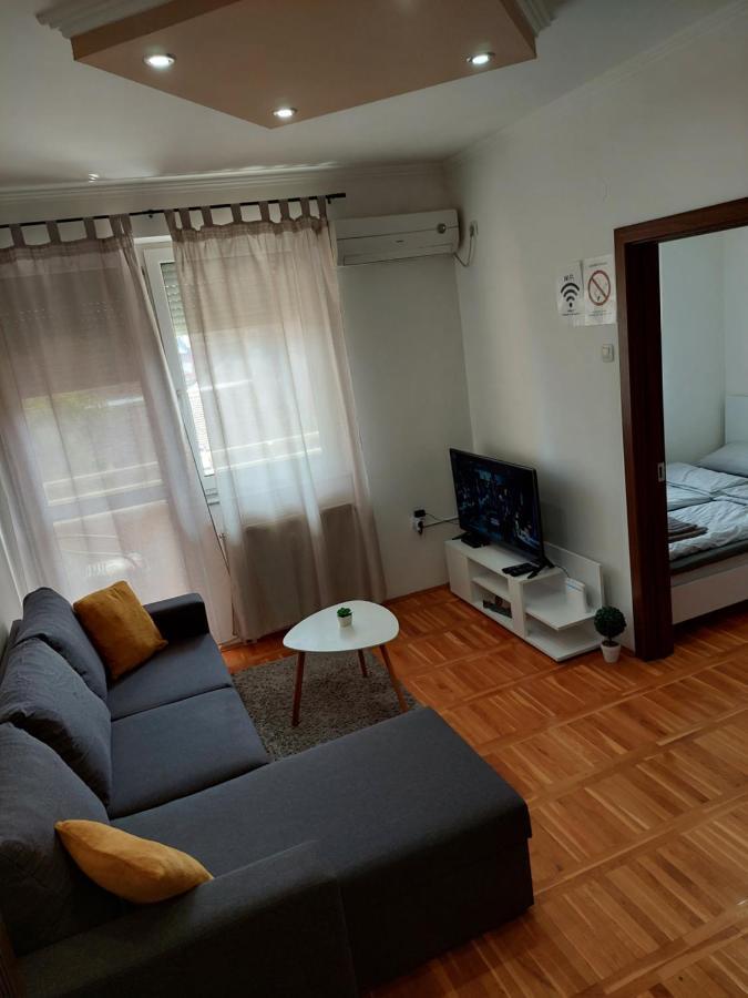 Smiley 2 - Subotica Centar Apartment Bagian luar foto