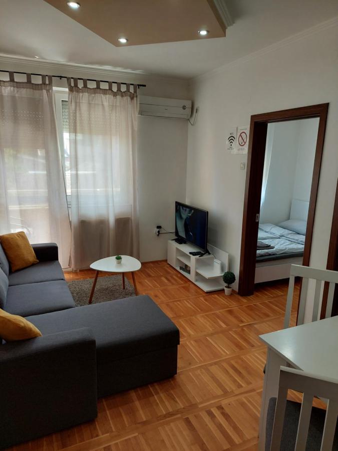 Smiley 2 - Subotica Centar Apartment Bagian luar foto
